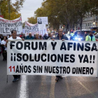 Los afectados de ambas estafas se manifestaron ayer en Madrid. PACO CAMPOS