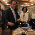Folgueral, Macías, Ovalle, Santín y el historiador Vicente Fernández (derecha), en la presentación de las nuevas obras.