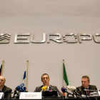 Imagen de archivo (2013) en la que el entonces director de la Europol, la organización de policía europea, ofrece una rueda de prensa en La Haya (Holanda). ROBIN VAN LONKHUIJSEN