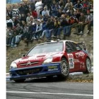 Carlos Sainz pilota su coche, durante la etapa de ayer del rally