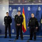 Los policías explicaron ayer en Madrid el operativo. LUCA PIERGIOVANNI