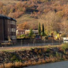 Las obras del proyecto que se realiza a orillas del río Bernesga en La Pola, ya han comenzado