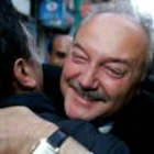 El ex laborista Galloway es felicitado por su triunfo