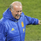 El seleccionador Vicente del Bosque, en el entrenamiento de ayer de España. ROBERT GHEMENT