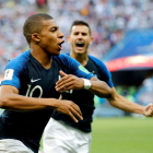 Kylian Mbappé, autor de dos goles, se convirtió en el futbolista que desequilibró el partido para dar el pase a cuartos a Francia. S. DOLZHENKO