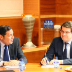 Sáez Aguado y Mañueco, ayer, en la reunión.