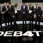 Los cuatro candidatos a la presidencia del Gobierno y los tres moderadores, antes del debate televisivo del lunes, 13 de junio.
