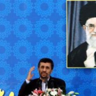 El presidente iraní, Mahmud Ahmadineyad, durante la rueda de prensa de ayer.
