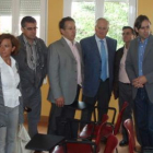 Gordaliza, García, Viñuela, el secretario de la Junta, el alcalde y Montoya, en el centro joven.