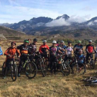 Participantes en la presentación del centro de alquiler de BTT de San Emiliano. DL