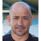 Carlos Ruiz, uno de los destacados ayer en la Ponferradina, en un gesto de rabia tras desbaratar una de las pocas llegadas del Tenerife.