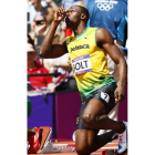 Bolt señala al cielo con el número uno, el que pretende conservar tras la final de esta noche.