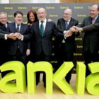 Rodrigo Rato posa junto a los presidentes de las seis entidades que conforman Bankia.