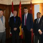 El presidente de la Diputación recibió ayer en León a los responsables de la Uned de Ponferrada. DL