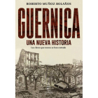 Una mujer contempla en una exposición una foto de Guernica tras el bombardeo