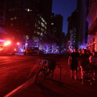 Las calles oscuras de Nueva York tras un sorprendente apagón masivo que afectó a miles de personas.
