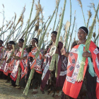 Mujeres suazíes celebrando una tradicional ceremonia de danza.