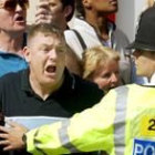 Varios ciudadanos protestan en el momento de la llegada de Maxine Carr al tribunal de Peterborough