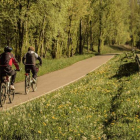 El carril-bici y senda peatonal junto al río Torío constituye uno de los grandes atractivos turísticos de Villaquilambre. DL