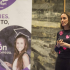 Jara Álvarez durante la ‘masterclass’ en la Junta. FERNANDO OTERO