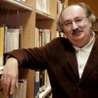 El nuevo libro sobre el poeta bañezano Antonio Colinas hace un recorrido por su prolífica obra