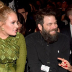 Adele y su exmarido, Simon Konecki, en la ceremonia de los Grammy del 2017, en Los Ángeles.