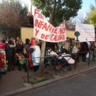 Los padres se concentraron frente al centro Parque de los Reyes