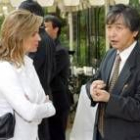 La consejera Silvia Clemente conversa con uno de los turoperadores japoneses