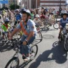 Ayer las calles de Ponferrada se llenaron de ciclistas que disfrutaron de la jornada «sin humos»
