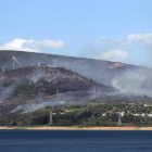 El fuego se propagaba por los alrededores de la Peña de Congosto ayer tarde.