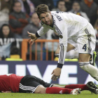 Augusto Fernández cae ante Sergio Ramos en la jugada que le valió la expulsión al madridista.