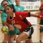 Soraya anotó dos goles en su vuelta a una cancha en la que jugó seis años