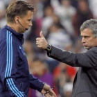 Jose Mourinho gesticula al árbitro tras la expulsión de Pepe en la ida de las semifinales.