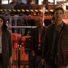 De izquierda a derecha, Abigail Spencer, Malcolm Barrett y Matt Lanter, en una escena de la serie 'Timeless'.