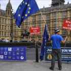 Protesta contra el brexit ante el Parlamento en Londres, este jueves.