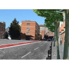 Recreación de una propuesta hecha por Alaf. La calle Astorga tendrá carril bici, las aceras al mismo nivel y un sólo sentido de circulación para los coches además de zonas verdes y arbolado. DL