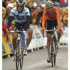 Alberto Contador, a la izquierda, y Samuel Sánchez a su llegada a la meta de la decimosexta etapa de