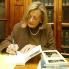 La autora Josefina Aldecoa, en un momento de su conferencia