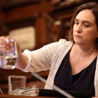 La alcaldesa de Barcelona, Ada Colau, en un pleno del ayuntamiento.