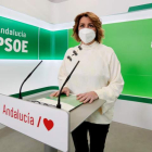 Susana Díaz el jueves en Sevilla, durante una rueda de prensa en la que anunció que no se retira y que irá a primarias. JOSÉ MANUEL VIDAL