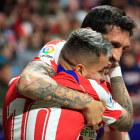 Ángel Correa descerraja al Betis y consolida el tercer puesto liguero del Atlético. ZIPI ARAGON