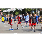 El Ayuntamiento calcula que hoy participarán más de 6.000 escolares de León. FERNANDO OTERO