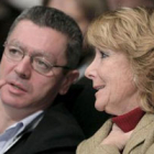 El alcalde de Madrid, Alberto Ruiz-Gallardón, y la presidenta de la Comunidad de Madrid.