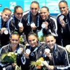 El equipo español de sincronizada con su medalla de plata.