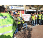 La plantilla se concentró de nuevo frente a las oficinas.