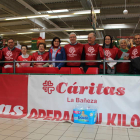 Los voluntarios de Cáritas llevan a cabo la primera fase de la Operación Kilo en La Bañeza
