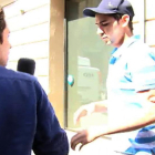 El joven ha abandonado el domicilio familiar acompañado de su familia.