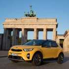 Kia propone un modernista Stonic para militar en el pujante segmento SUV urbano, con infinidad de posibilidades de personalización, pudiendo elegir entre nueve colores de carrocería y otras cinco tonalidades para el techo.