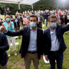 Pablo Casado  y el candidato a la presidencia de la Xunta, Alberto Núñez Feijóo, ayer en Galicia. XOAN REY