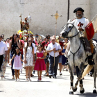 El apóstol Santiago, a lomos de su caballo blanco, volverá a encabezar la procesión el día grande de las fiestas. MARCIANO PÉREZ